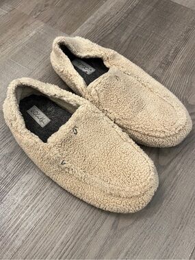 OluKai Nohea Heu Slippers